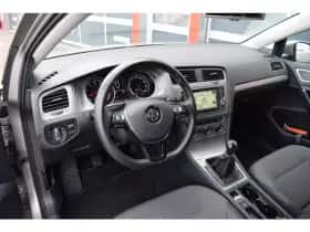 Volkswagen Golf (2015) thumbnail 4