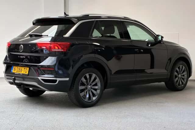 Volkswagen T-Roc (2022) thumbnail 2