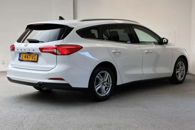 Ford Focus (2021) thumbnail 2