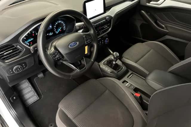 Ford Focus (2021) thumbnail 3