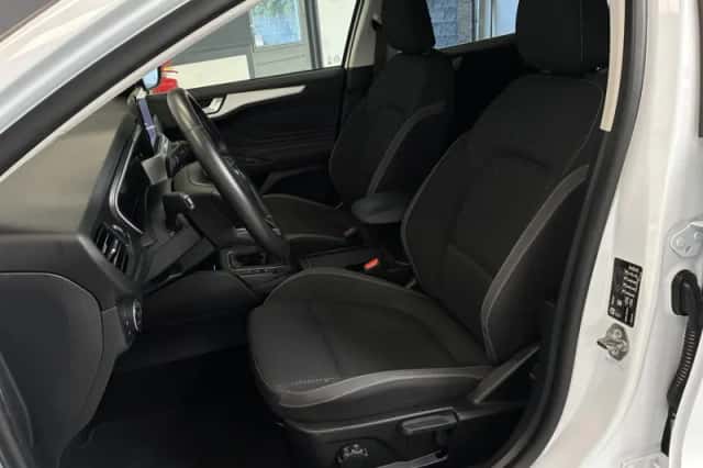 Ford Focus (2021) thumbnail 4