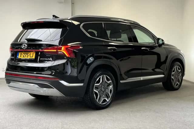 Hyundai Santa Fe (2023) thumbnail 2
