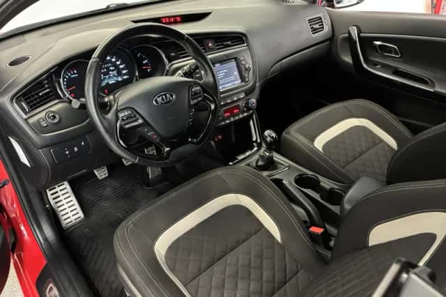 Kia Pro Cee'd (2016) thumbnail 3