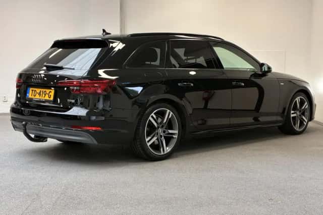 Audi A4 (2018) thumbnail 2