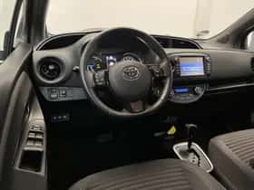 Toyota Yaris (2018) thumbnail 3