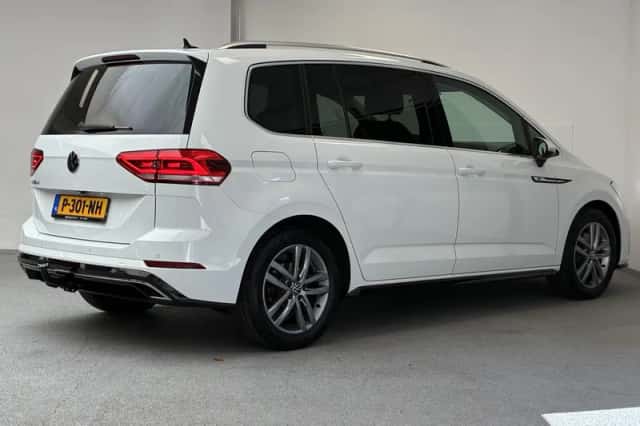 Volkswagen Touran (2021) thumbnail 2