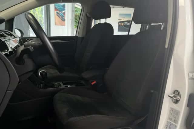 Volkswagen Touran (2021) thumbnail 4
