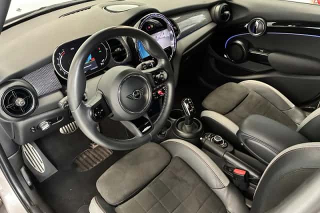 MINI Cooper (2022) thumbnail 3