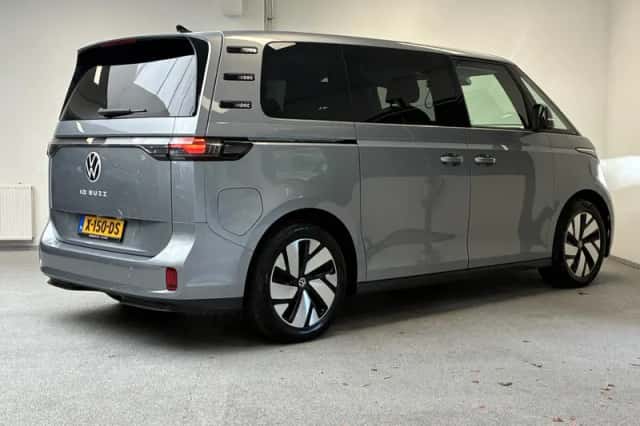 Volkswagen ID. Buzz (2023) thumbnail 2