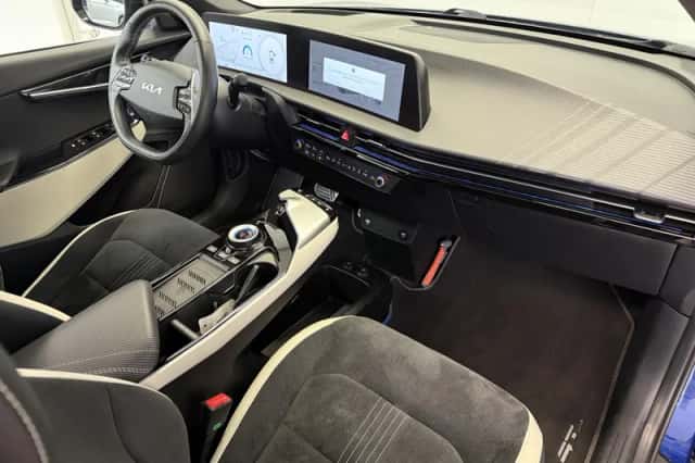 Kia EV6 (2021) thumbnail 5