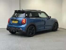 MINI Cooper (2022) thumbnail 2