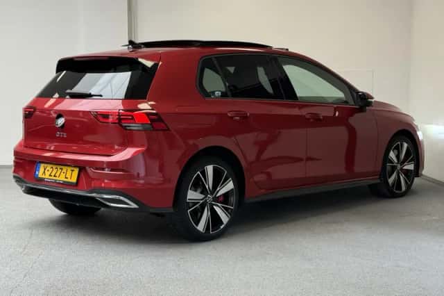 Volkswagen Golf (2023) thumbnail 2