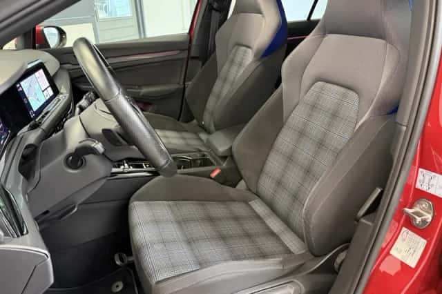 Volkswagen Golf (2023) thumbnail 4