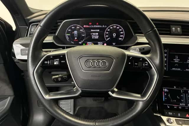 Audi e-tron (2020) thumbnail 3