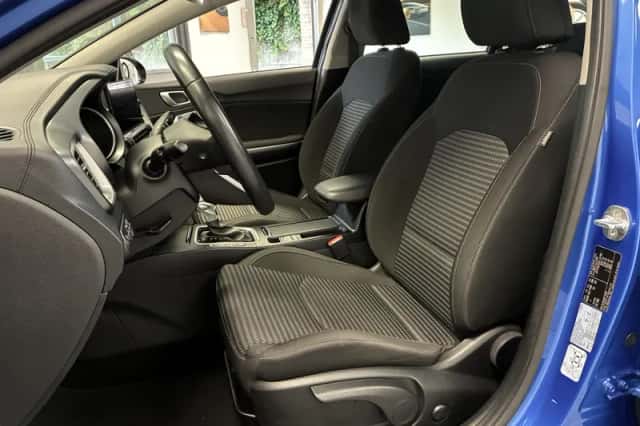 Kia Ceed Sportswagon (2022) thumbnail 4