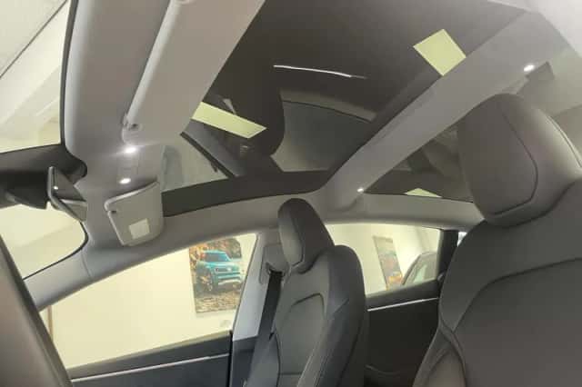 Tesla Model 3 (2024) thumbnail 6