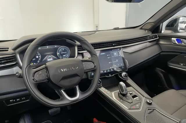 Lynk & Co 01 (2024) thumbnail 3