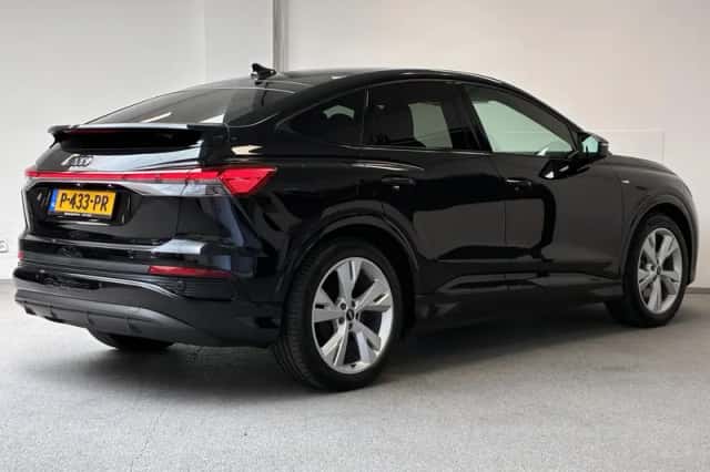 Audi Q4 (2022) thumbnail 2