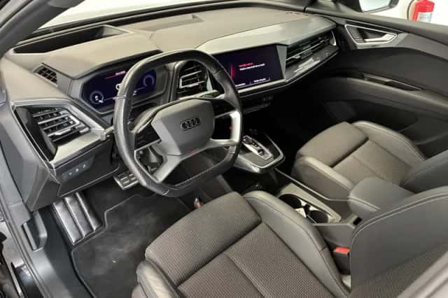 Audi Q4 (2022) thumbnail 3