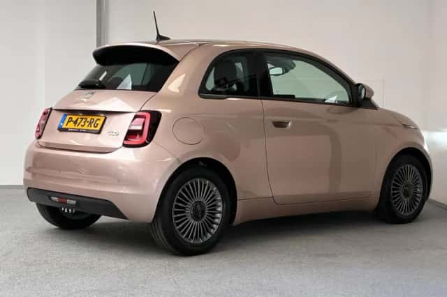 Fiat 500e (2021) thumbnail 2