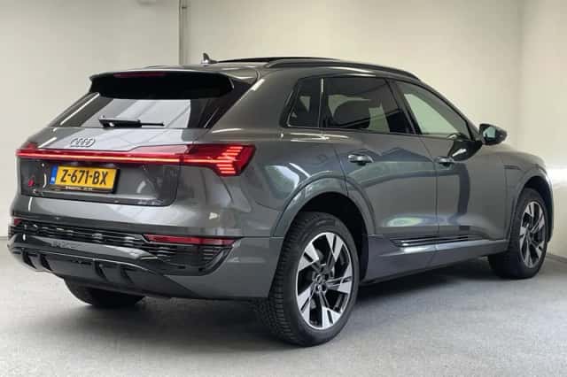 Audi Q8 e-tron (2024) thumbnail 2