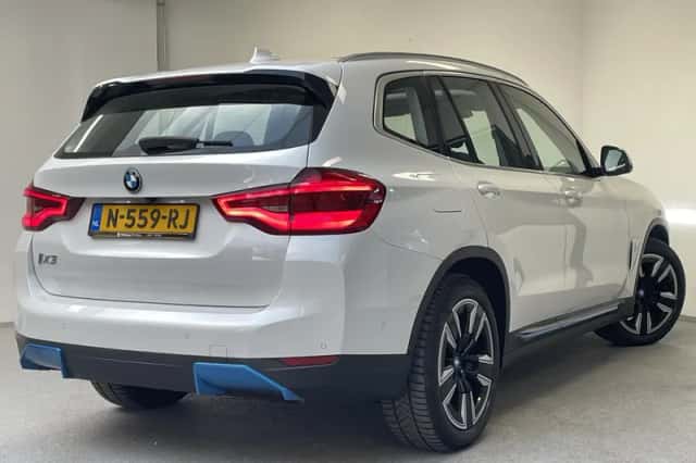 BMW iX3 (2021) thumbnail 2