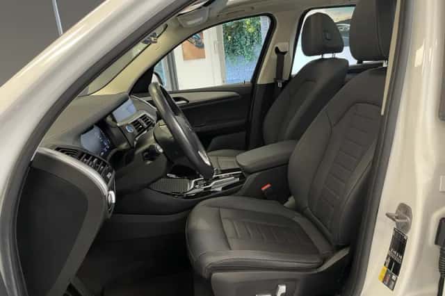 BMW iX3 (2021) thumbnail 3