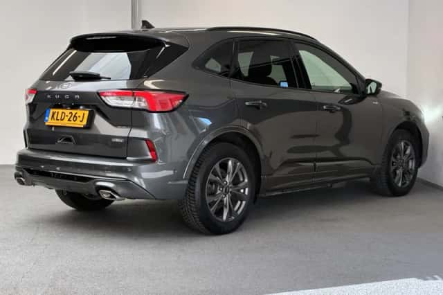 Ford Kuga (2022) thumbnail 2