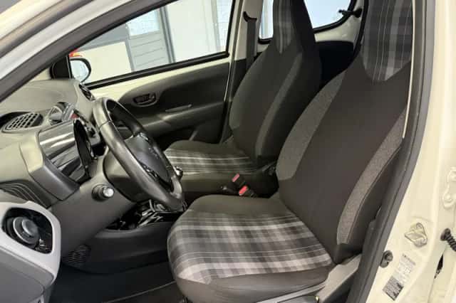 Peugeot 108 (2020) thumbnail 3