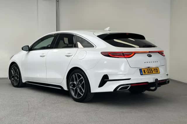 Kia Proceed (2021) thumbnail 2