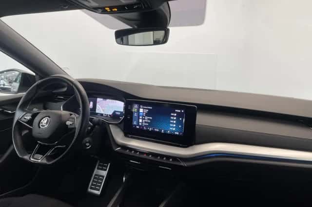 Škoda Octavia (2023) thumbnail 3
