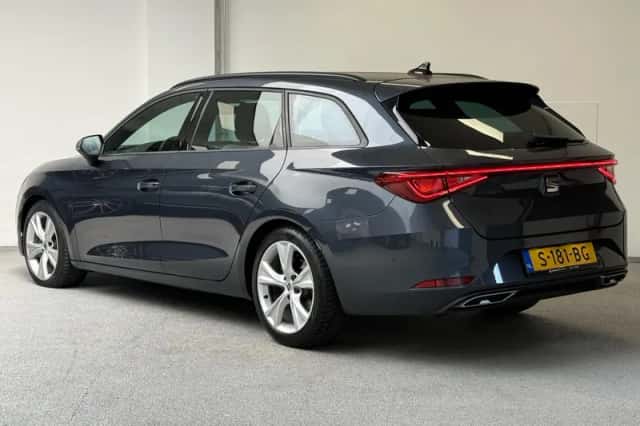 SEAT Leon (2023) thumbnail 2