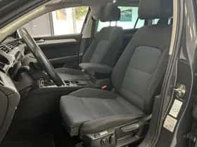Volkswagen Passat (2020) thumbnail 4