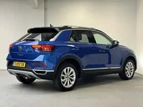 Volkswagen T-Roc (2023) thumbnail 2