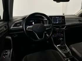 Volkswagen T-Roc (2023) thumbnail 4