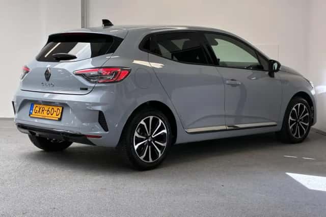 Renault Clio (2024) thumbnail 2