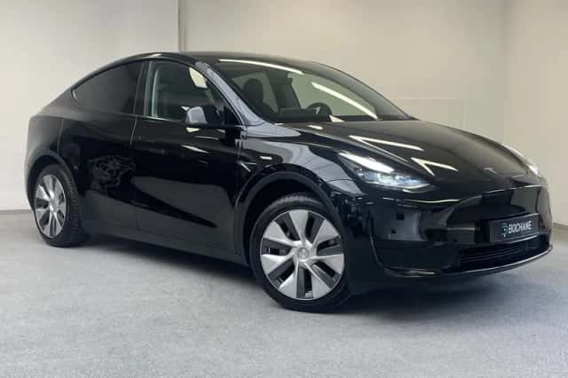 Tesla Model Y (2023) thumbnail 6