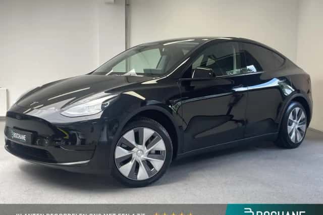 Tesla Model Y (2023) thumbnail 1