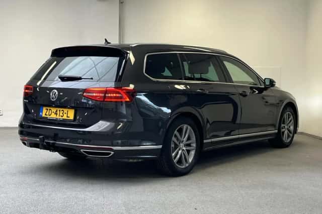 Volkswagen Passat (2019) thumbnail 2