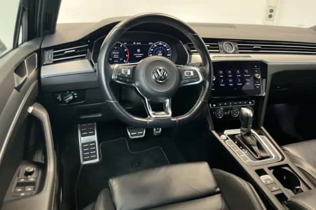 Volkswagen Passat (2019) thumbnail 4