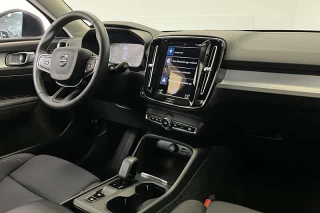 Volvo XC40 (2022) thumbnail 3