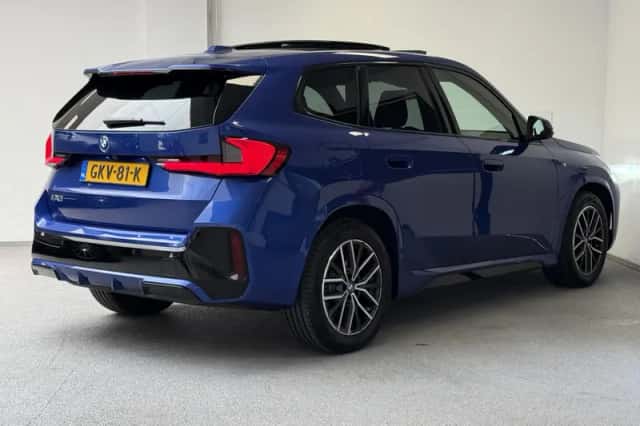 BMW iX1 (2024) thumbnail 2