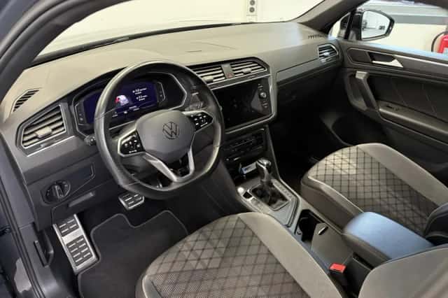 Volkswagen Tiguan (2023) thumbnail 3