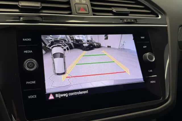 Volkswagen Tiguan (2023) thumbnail 5