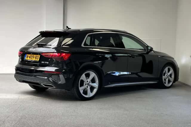 Audi A3 (2021) thumbnail 2