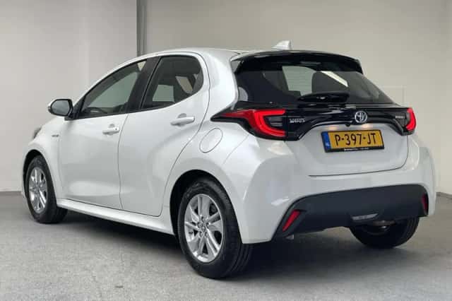 Toyota Yaris (2021) thumbnail 2