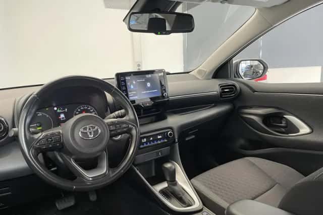 Toyota Yaris (2021) thumbnail 3