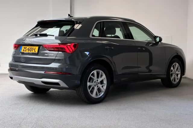 Audi Q3 (2019) thumbnail 2