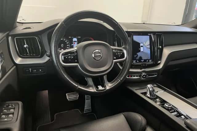 Volvo XC60 (2018) thumbnail 3