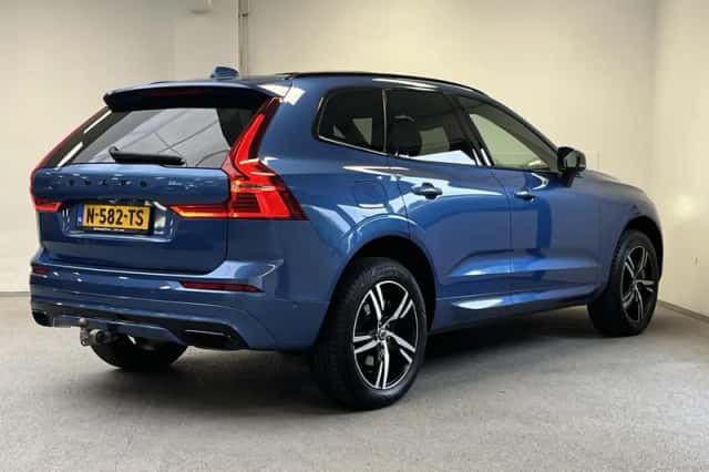 Volvo XC60 (2018) thumbnail 2